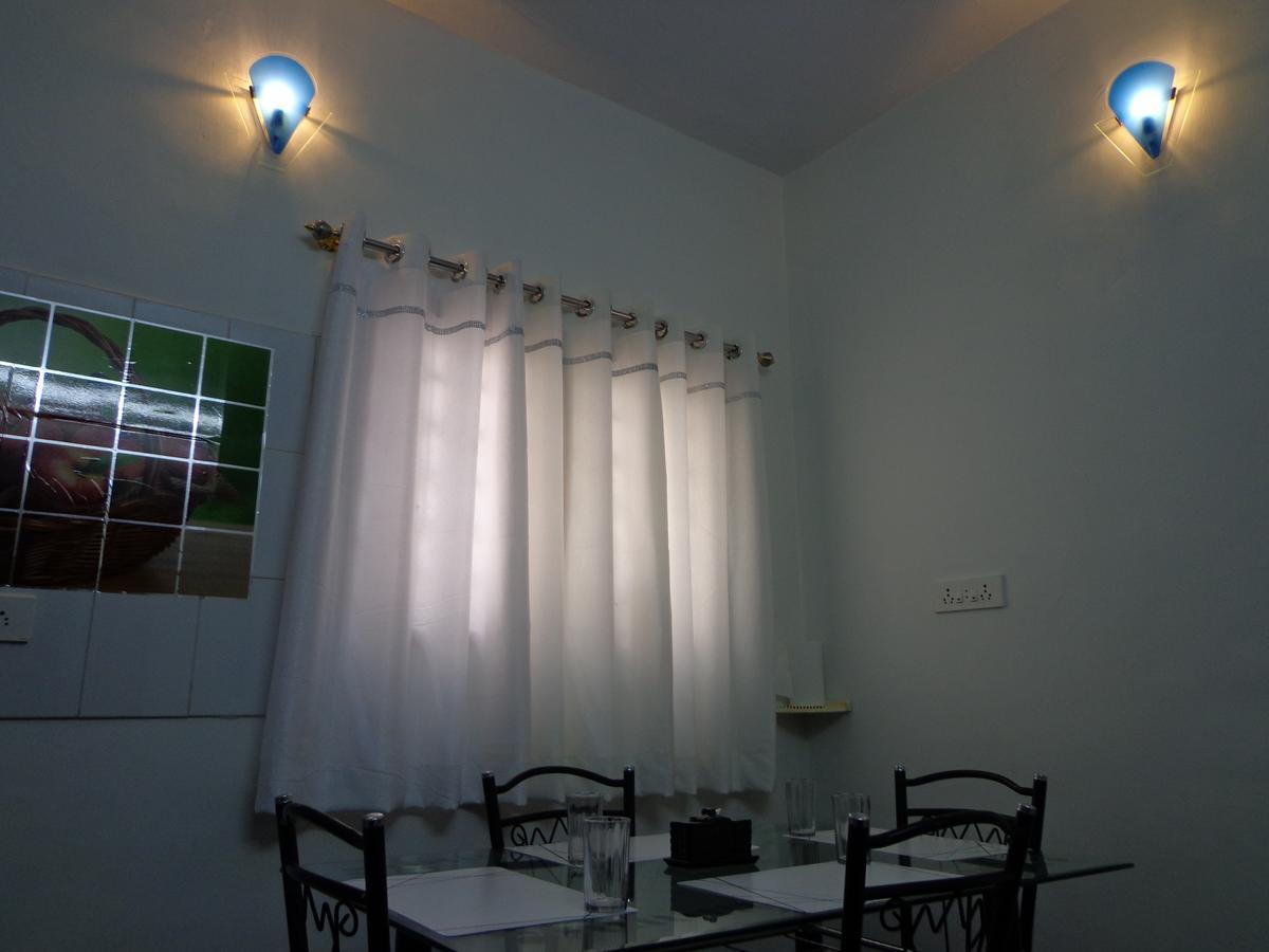 Remisha Service Apartments Madrás Habitación foto